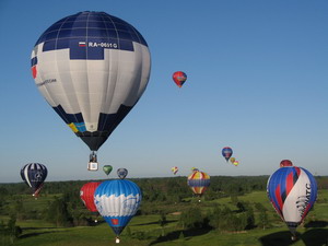 Воздушные шары в небе России полеты на воздушном шаре монгольфьере или тепловом аэростате, обучение полетам на воздушном шаре